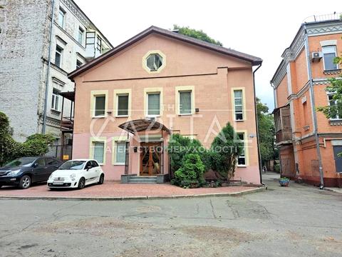 комерційна за адресою Панаса Мирного вул., 9в