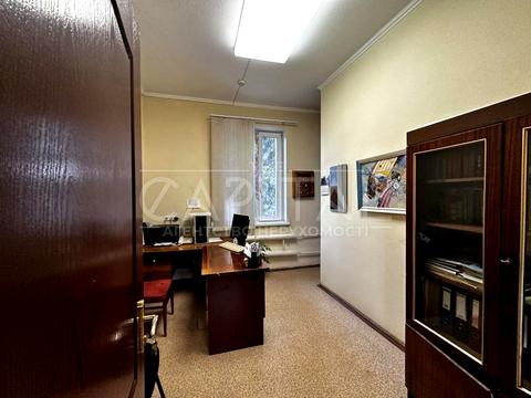 комерційна за адресою Пирогівський Шлях вул. (Червонопрапорна), 1