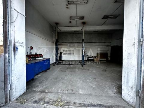 комерційна за адресою Пирогівський Шлях вул. (Червонопрапорна), 1