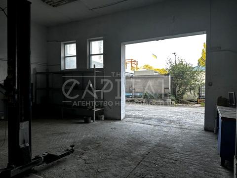 комерційна за адресою Пирогівський Шлях вул. (Червонопрапорна), 1