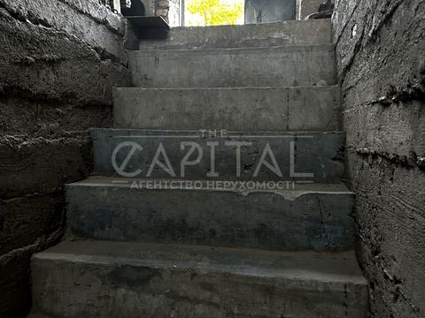 комерційна за адресою Пирогівський Шлях вул. (Червонопрапорна), 1