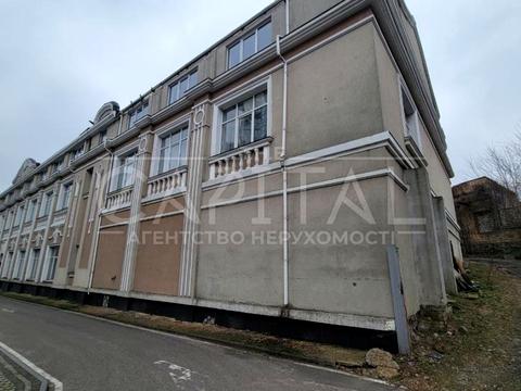 комерційна за адресою Золотоустівська вул., 23
