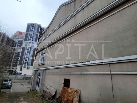 комерційна за адресою Золотоустівська вул., 23