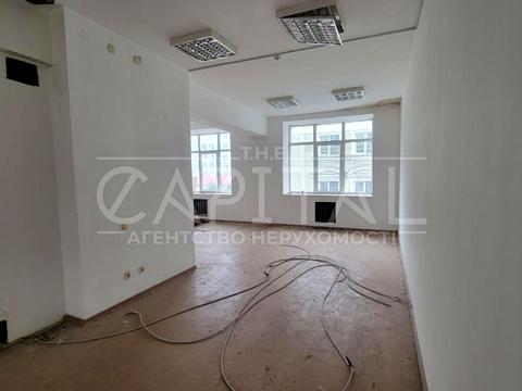 комерційна за адресою Золотоустівська вул., 23