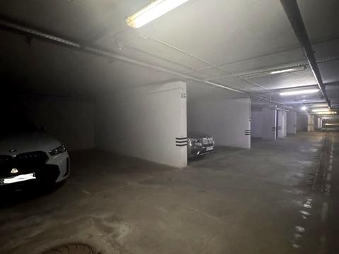 паркомісце за адресою Лесі Українки бульв., 7-Б