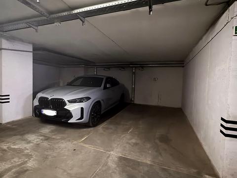 паркомісце за адресою Лесі Українки бульв., 7-Б