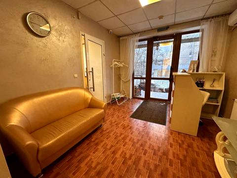 комерційна за адресою Юності просп., 27