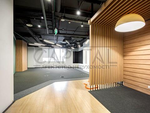 комерційна за адресою Князів Острозьких вул. (Московська), 32/2