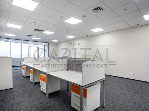 комерційна за адресою Князів Острозьких вул. (Московська), 32/2