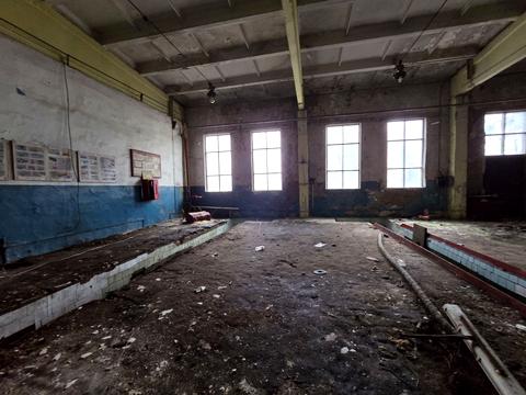 комерційна за адресою Фанерна вул., 1