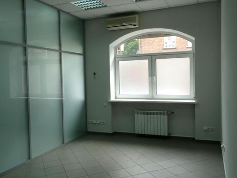 комерційна за адресою Турівська вул., 29