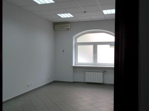 комерційна за адресою Турівська вул., 29