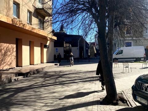 комерційна за адресою Бельведерська вул., 35