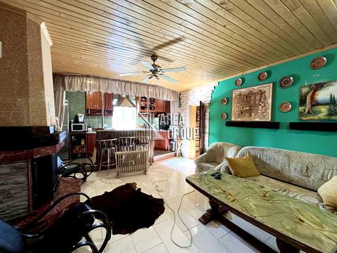 будинок за адресою Вишнева, 45