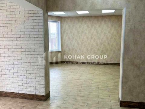 комерційна за адресою Будівельників вул., 4