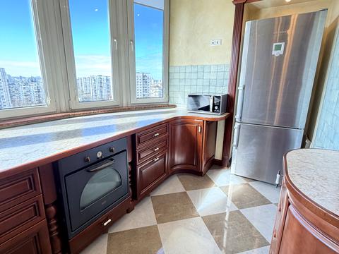 квартира за адресою Володимира Івасюка просп. (Героїв Сталінграду), 4