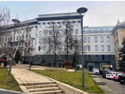 комерційна за адресою Прорізна вул., 8