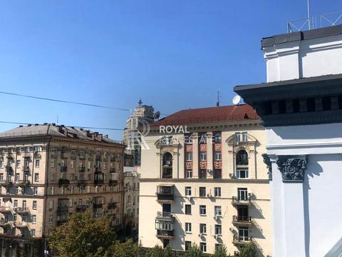 комерційна за адресою Прорізна вул., 8
