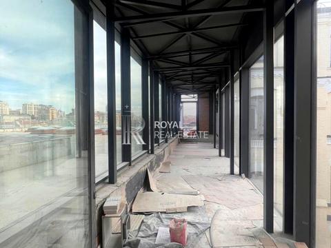 комерційна за адресою Прорізна вул., 8