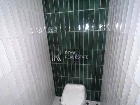 комерційна за адресою Прорізна вул., 8