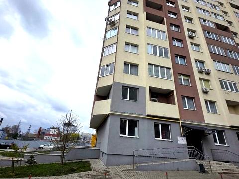 комерційна за адресою Угорська вул., 14е