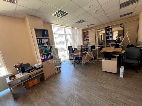 комерційна за адресою Антоновича вул. (Горького), 12