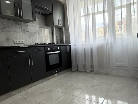 квартира за адресою Захисників України вул., 12