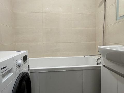 квартира за адресою Захисників України вул., 12