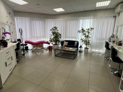 комерційна за адресою Олександра Мишуги вул., 10