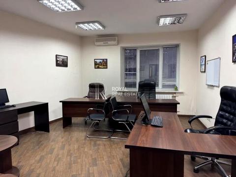 комерційна за адресою Басейна вул., 10