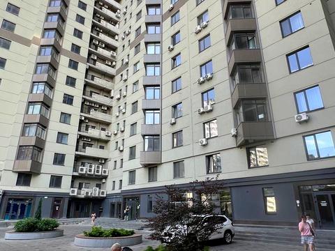 комерційна за адресою Андрія Верхогляда вул. (Михайла Драгомирова), 14-А