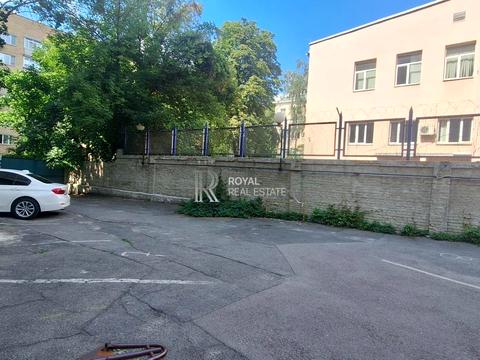 комерційна за адресою Академіка Богомольця вул., 5