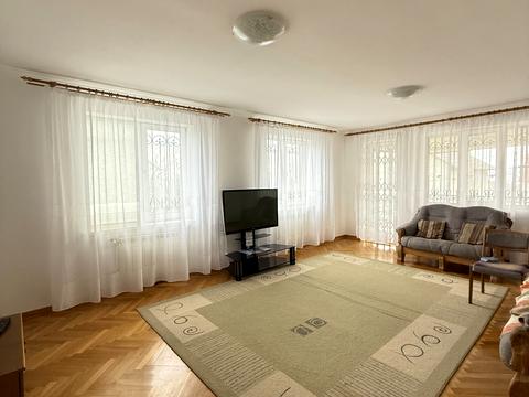 будинок за адресою Тополина вул.