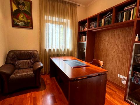 будинок за адресою Дмитра Яворницького вул.