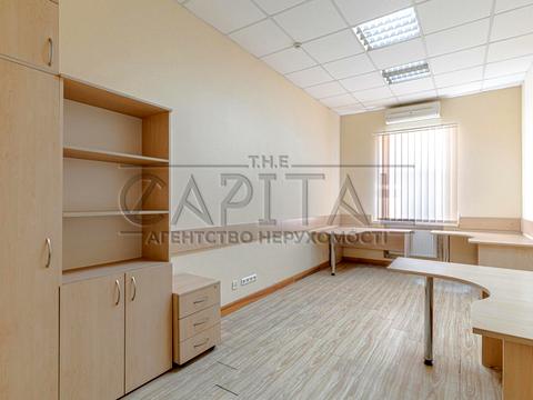 комерційна за адресою Саксаганського вул., 67