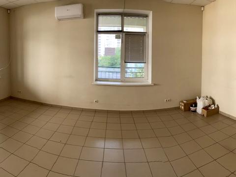 комерційна за адресою Милославська вул., 49