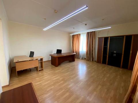 комерційна за адресою Амвросія Бучми бульв., 5