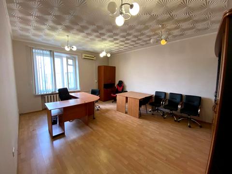 комерційна за адресою Амвросія Бучми бульв., 5