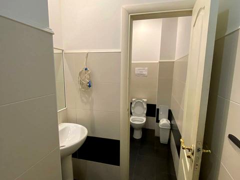 комерційна за адресою Амвросія Бучми бульв., 5