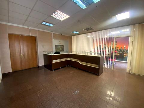 комерційна за адресою Амвросія Бучми бульв., 5