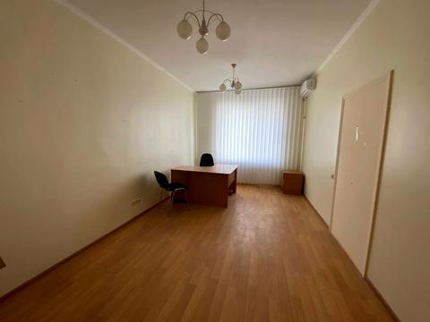 комерційна за адресою Амвросія Бучми бульв., 5