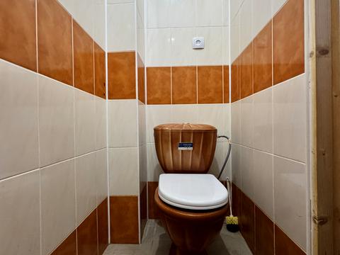 комерційна за адресою Олександра Довженка вул., 2К