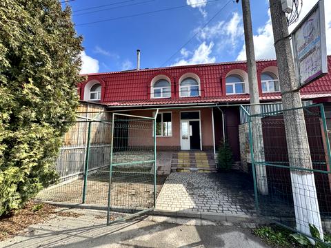 комерційна за адресою Олександра Довженка вул., 2К