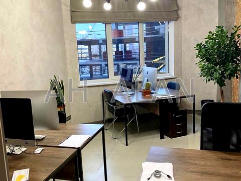 комерційна за адресою Василя Тютюнника вул. (Анрі Барбюса), 37/1