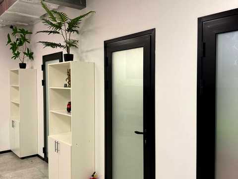 комерційна за адресою Центральна вул., 21-А