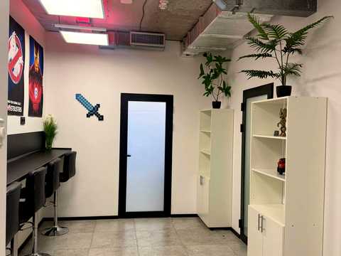комерційна за адресою Центральна вул., 21-А