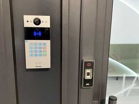 комерційна за адресою Центральна вул., 21-А