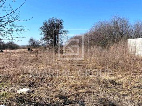 участок по адресу Квітнева