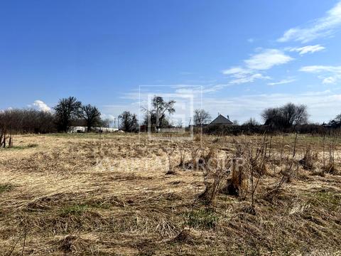 участок по адресу Квітнева