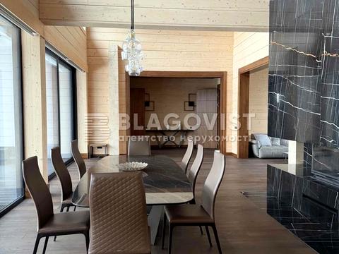 будинок за адресою Жовтнева вул.